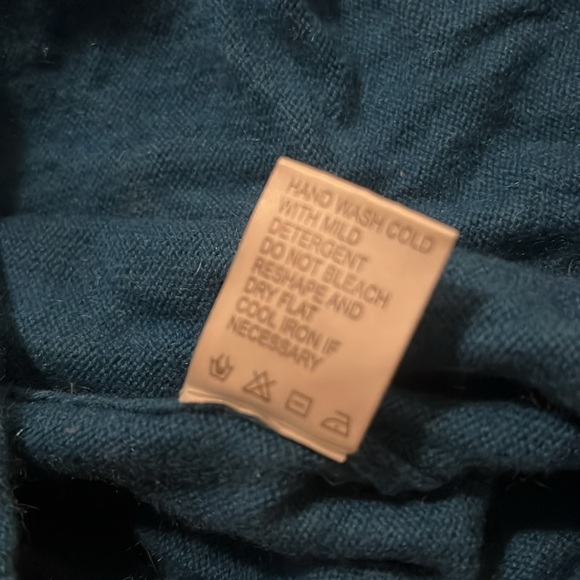 InCashmere Blue 100% Cashmere Slim Crew Neck Pullover Sweater, Women's Size XS - Picture 6 of 6